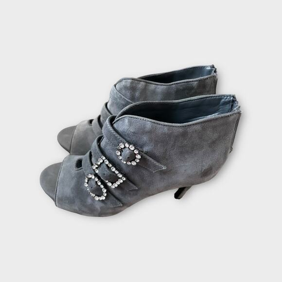 White House Black Market Peep Toe Gray Suede Buckle Booties Heel Sandal Size 6.5 - Picture 2 of 13